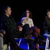 Tobias Hammerle, Sonja Prlic und Gertrud Fischbacher diskutieren beim Kulturfrühstück zum Thema KI