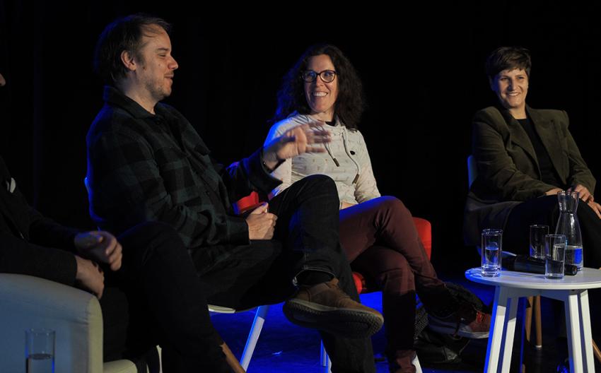 Tobias Hammerle, Sonja Prlic und Gertrud Fischbacher diskutieren beim Kulturfrühstück zum Thema KI
