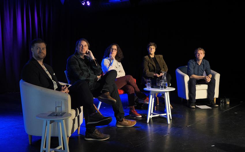 Am Podium des Kulturfrühstücks zum Thema KI: Florian Jindra, Tobias Hammerle, Sonja Prlic und Gertrud Fischbacher, Moderation Benjamin Blaikner